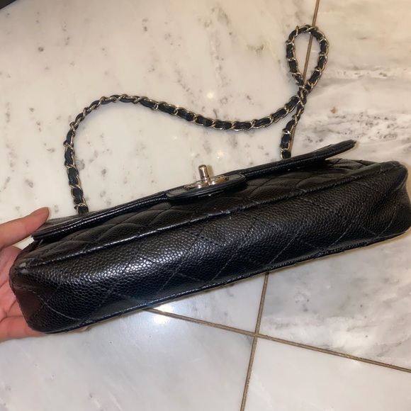 Classic Vintage Chanel Bag - Picture 2 of 8